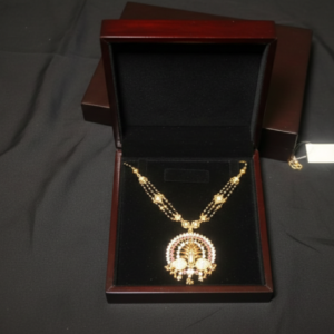 Big Peacock Black Beads (S)